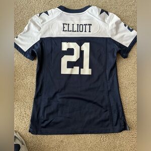NFL Dallas Cowboys  Women’s small  Jersey Elliot 21 Nike